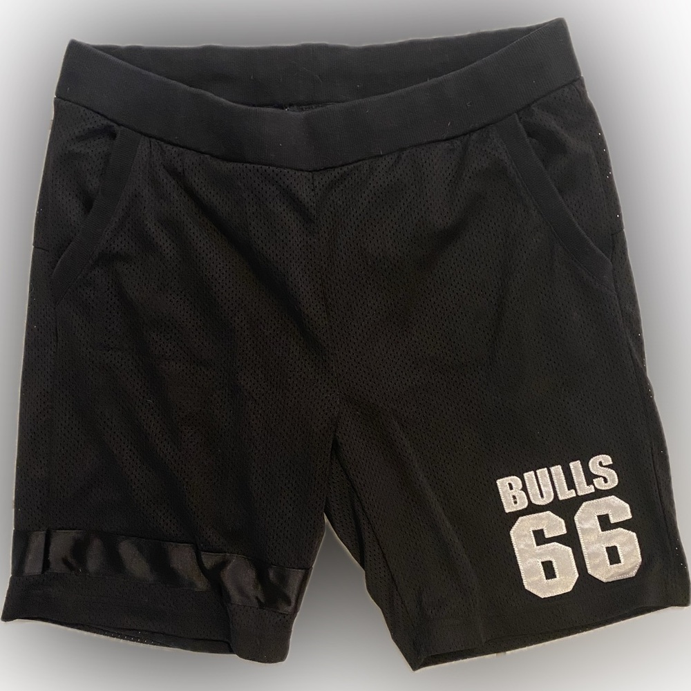 Chicago Bulls Basketball shorts, color black, size small